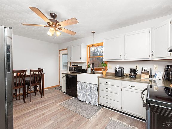 5th image of 302 Adare Ct