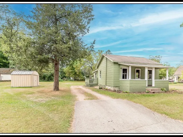 111 W Parker St, Weyauwega, WI 54983