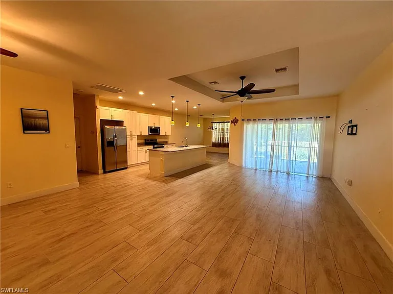 5560 Belrose St — Photo 12