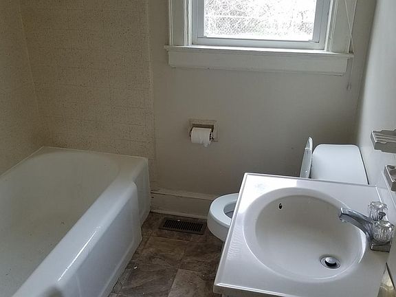 5th image of 209 Penn Pl