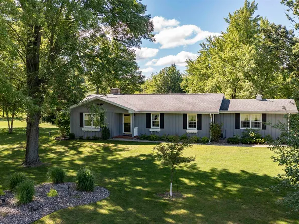 E1253 Mertl Ln, Waupaca, WI 54981