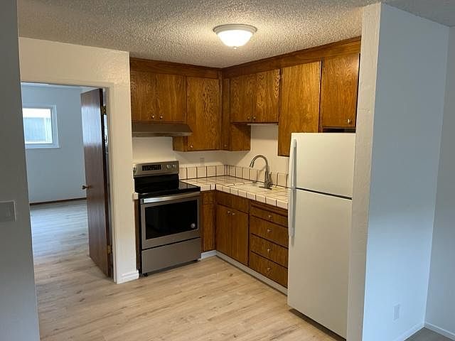 2nd image of 535 Firloch Ave #2