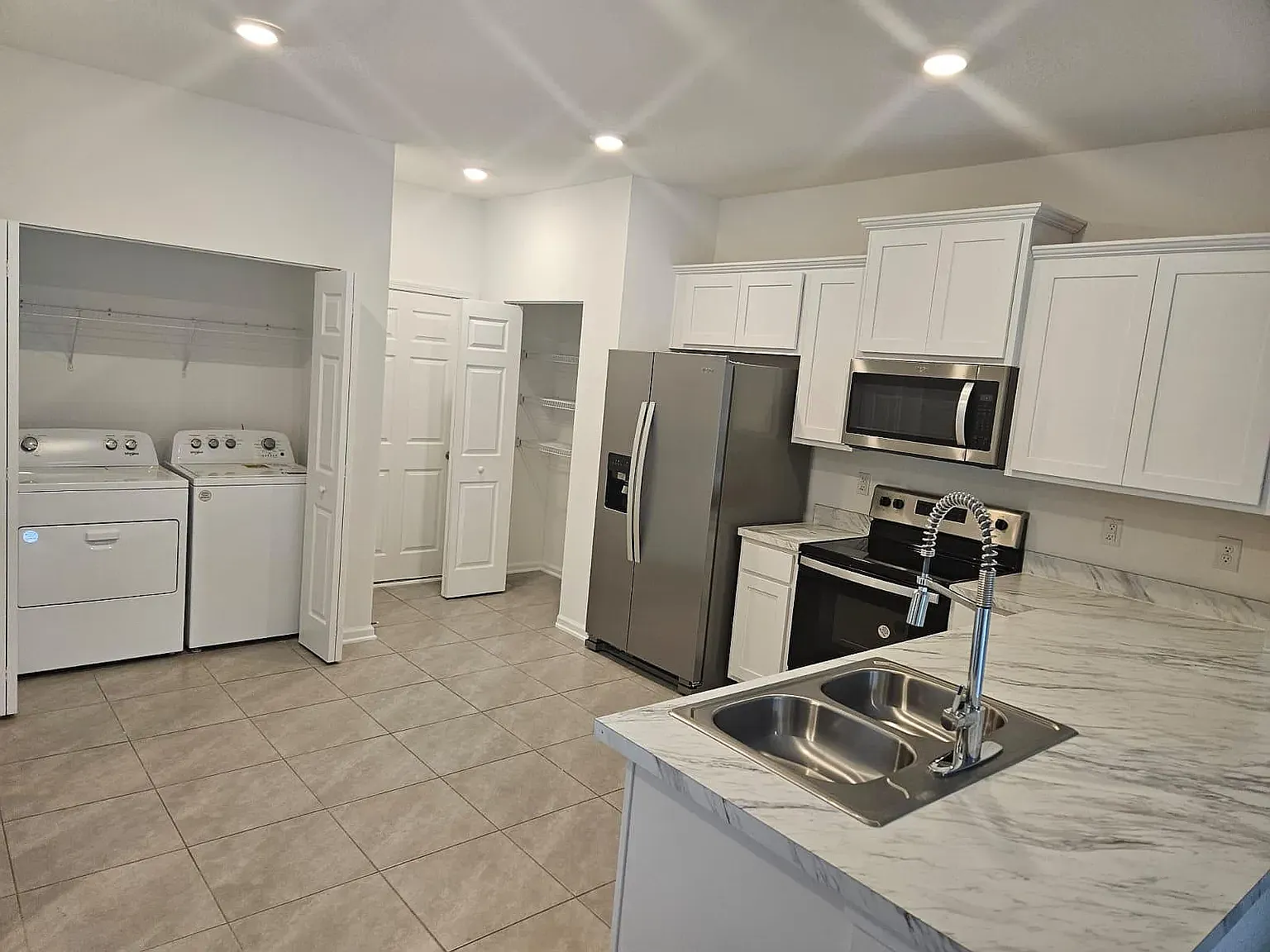 3 bed, 2.5 bath, 1502 sqft, $1,650 — Photo 2