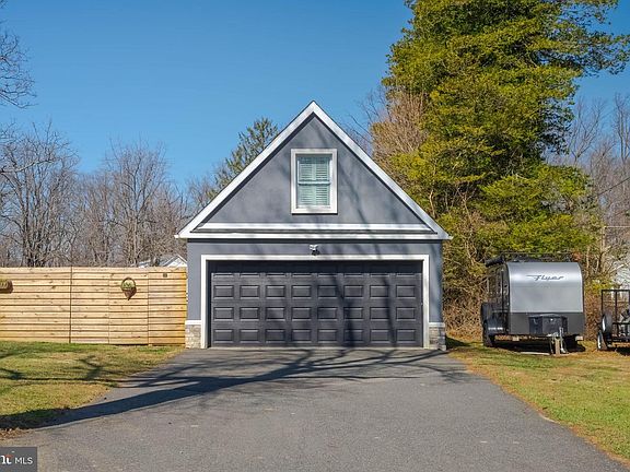 4th image of 2828 Harford Rd