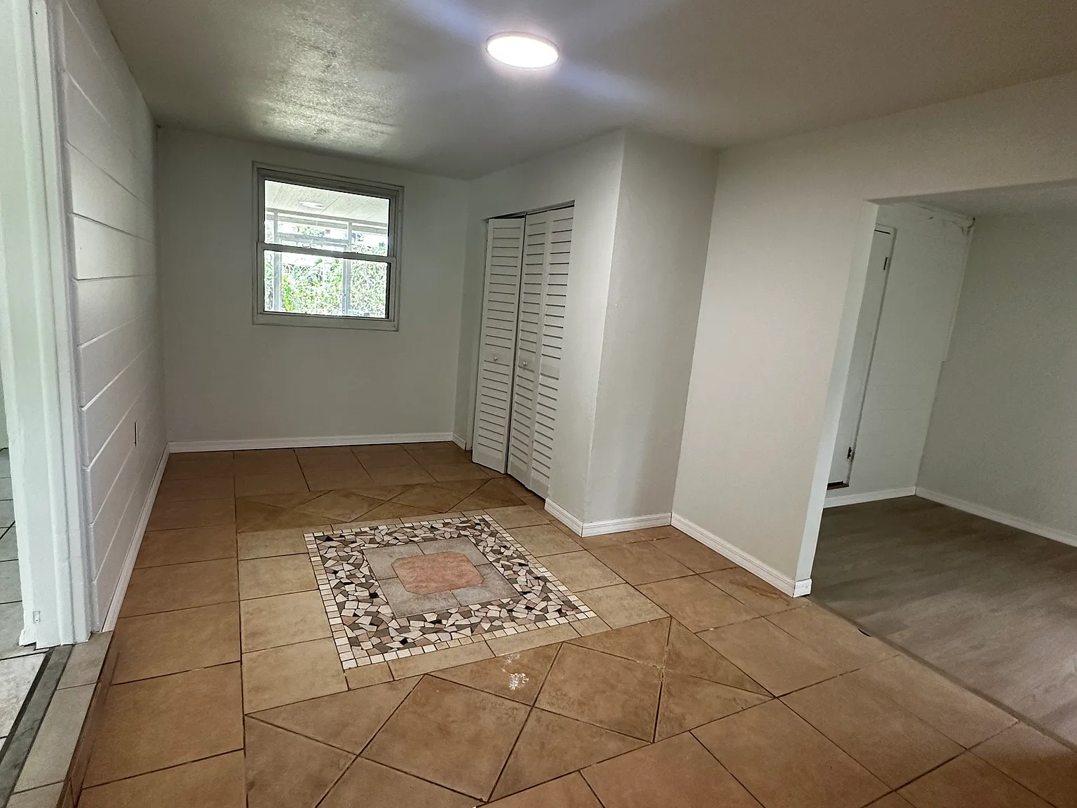 2 bed, 1172 sqft, $1,700 — Photo 1