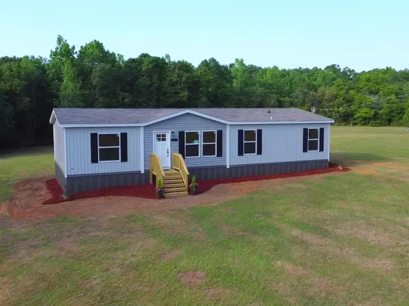 1092 E 1st Ave, Graceville, FL 32440