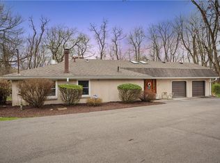 11 Aldred Ln, Pittsburgh, PA 15227