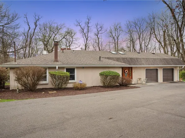 11 Aldred Ln, Pittsburgh, PA 15227