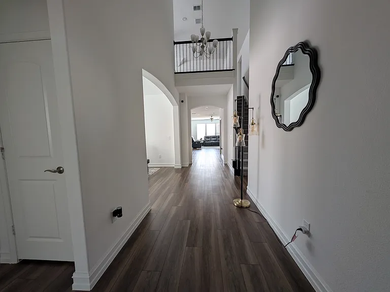 1528 Woodhaven Dr — Photo 3