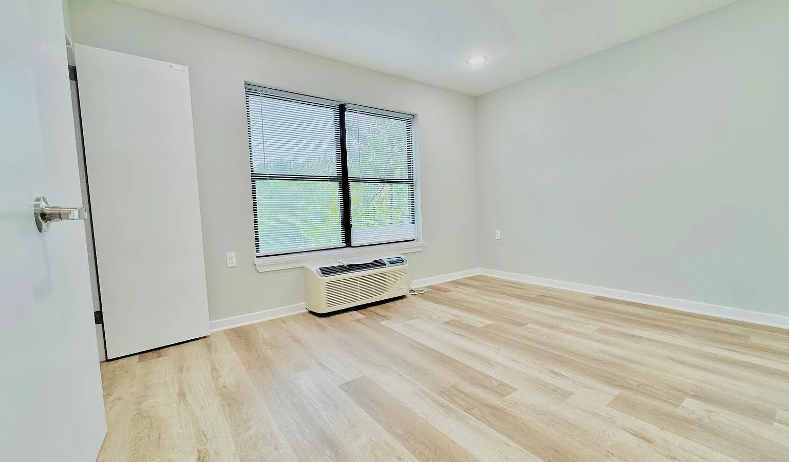 112 Godwin Ave — Photo 4