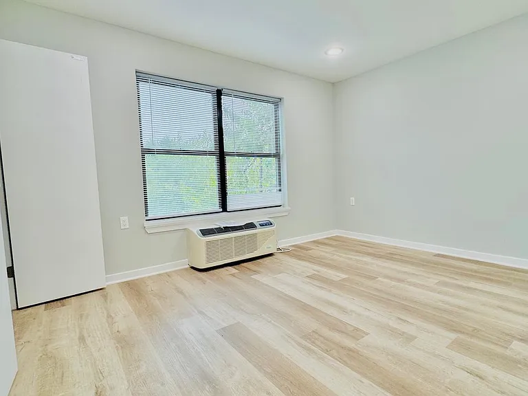 112 Godwin Ave #502 — Photo 4