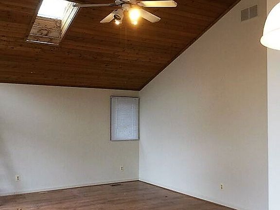 5th image of 1244 Hilltop Dr