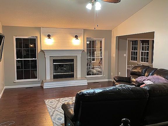 3rd image of 184 Crystal Gate Ln