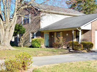 6622 Springer Dr, Knoxville, TN 37918