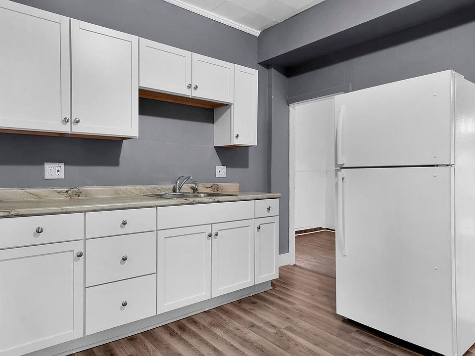 1st image of 425 Harlan Ave NE #1