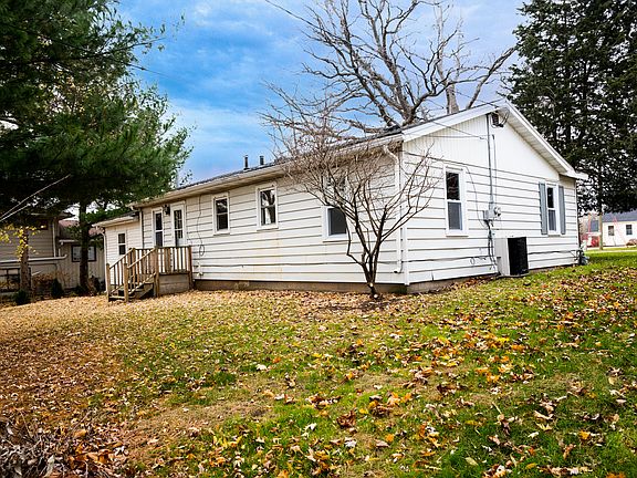 3rd image of 138 Oak Ln