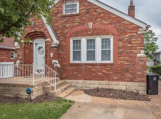 9512 Alpine Dr, Saint Louis, MO 63123