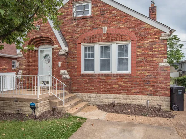 9512 Alpine Dr, Saint Louis, MO 63123