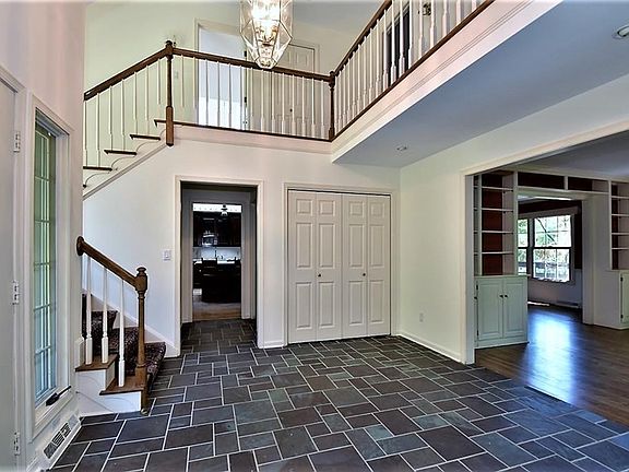 3rd image of 1900 Stonelake Dr