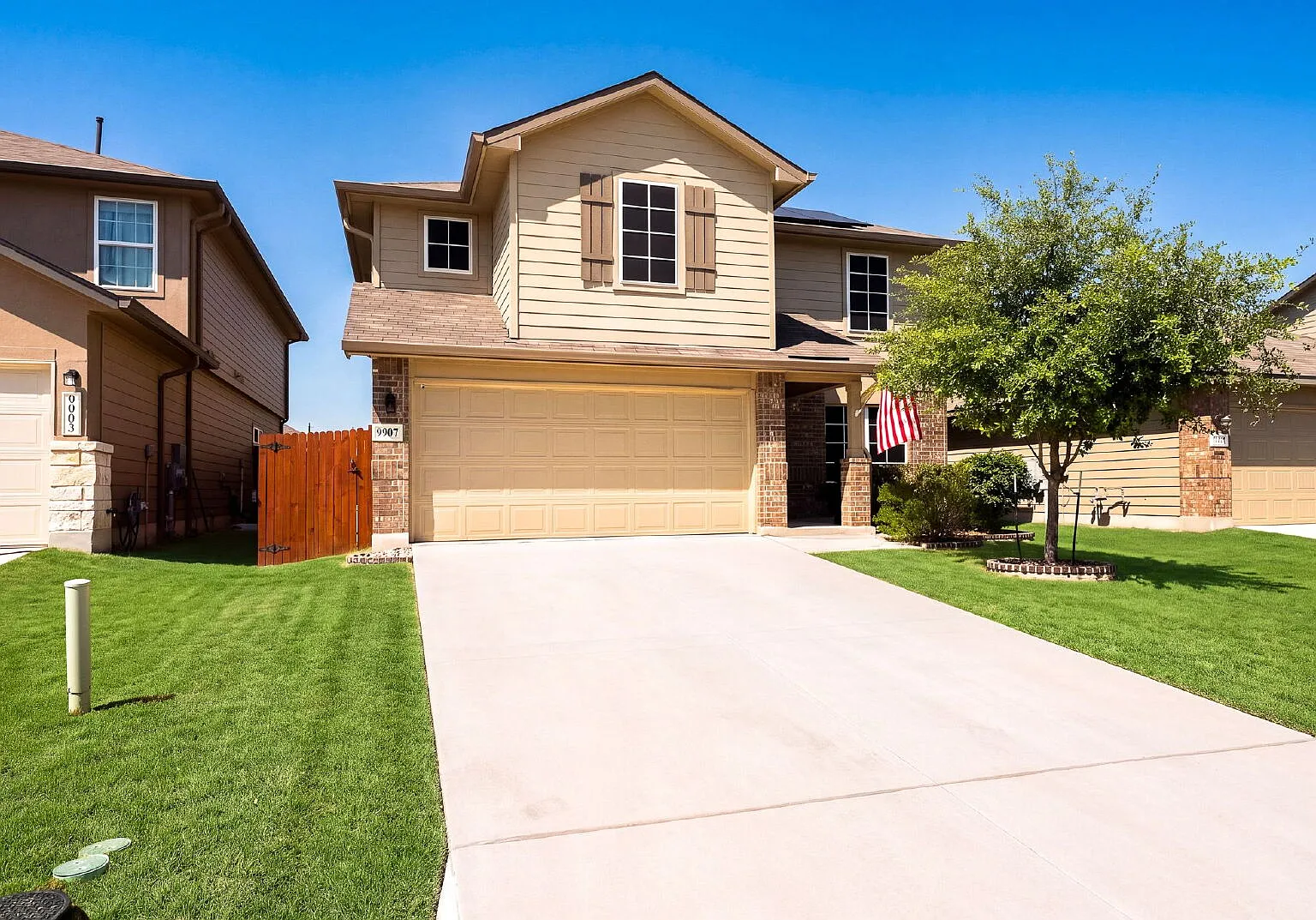 5 bed, 2.5 bath, 2539 sqft, $2,500 — Photo 2