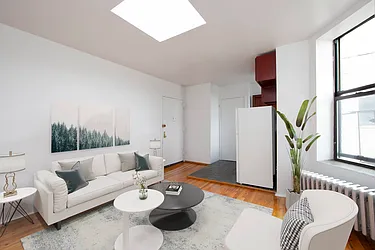 Rented by R New York