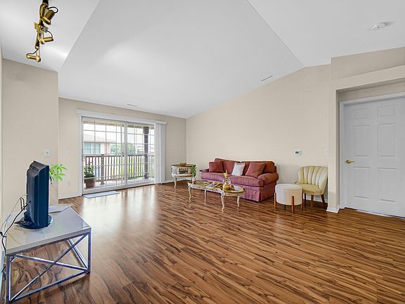 2nd image of 9810 Wildwood Cir Unit 2-C