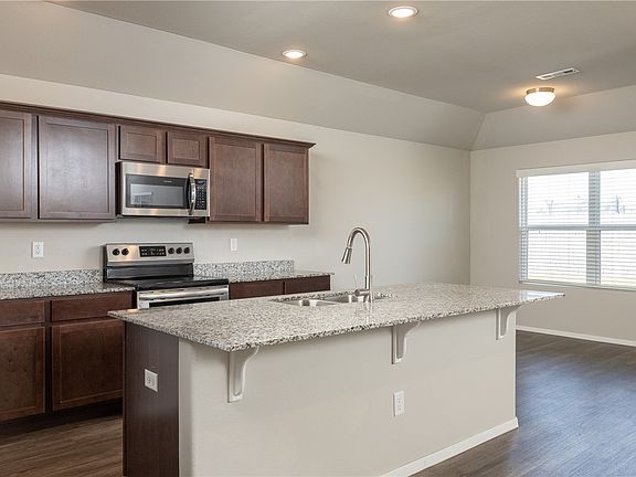 3rd image of 2701 Bauer St