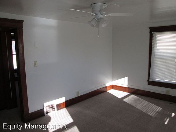 3rd image of 76 Smithsonian St