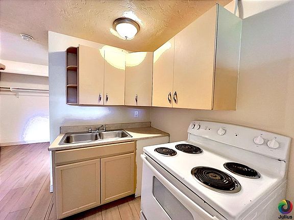 5th image of 1740 N 5th Ave #B5