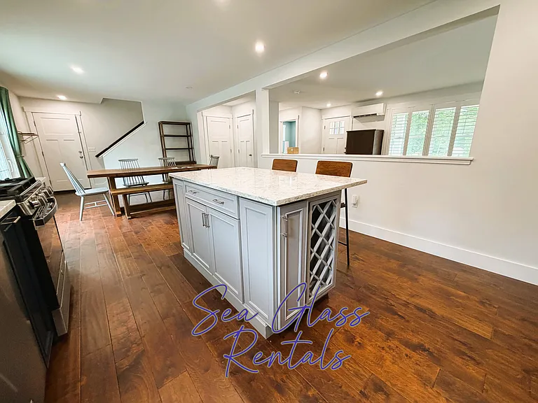 Beacon Dr — Photo 7