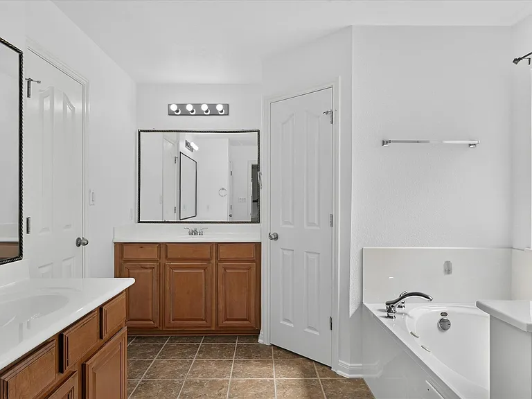 15324 Interlachen Dr — Photo 27