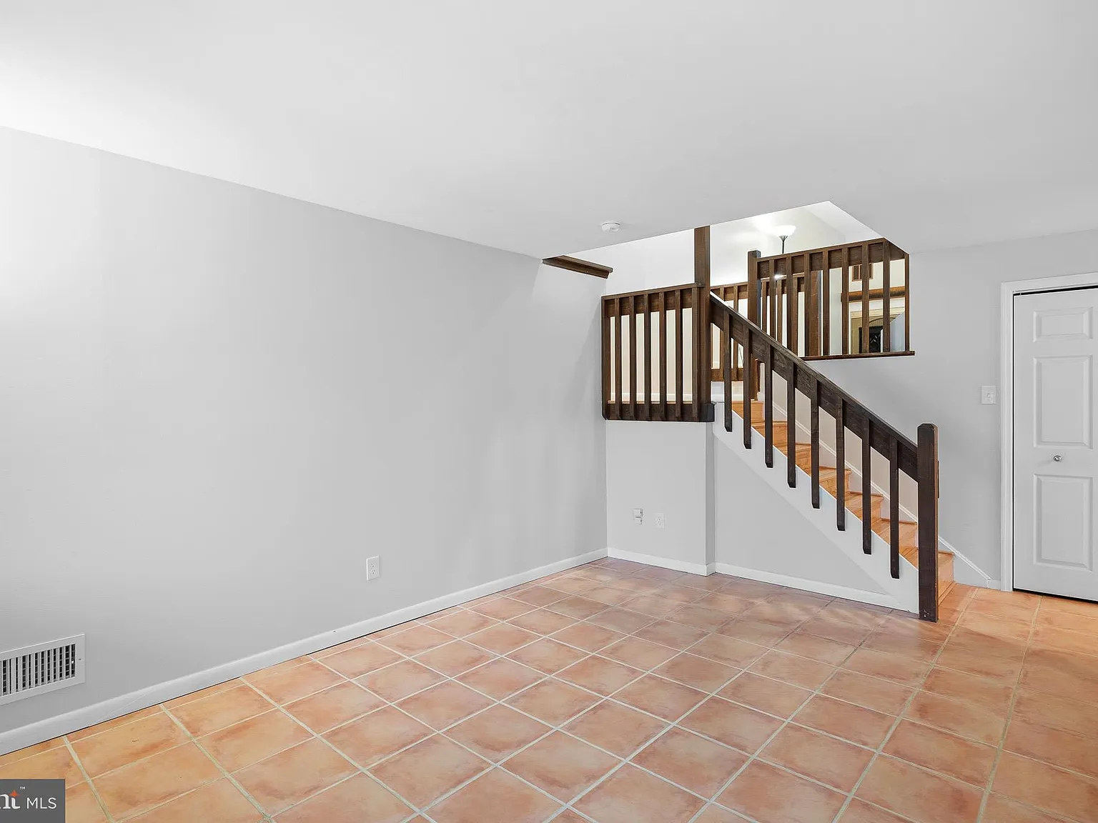 3 bed, 2.5 bath, 1950 sqft, $2,700 — Photo 3