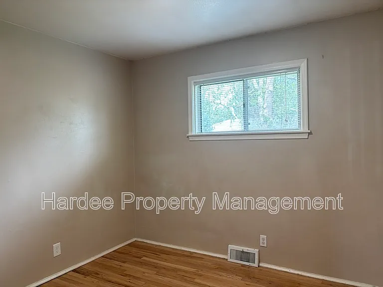 2714 W Kathryn St — Photo 12