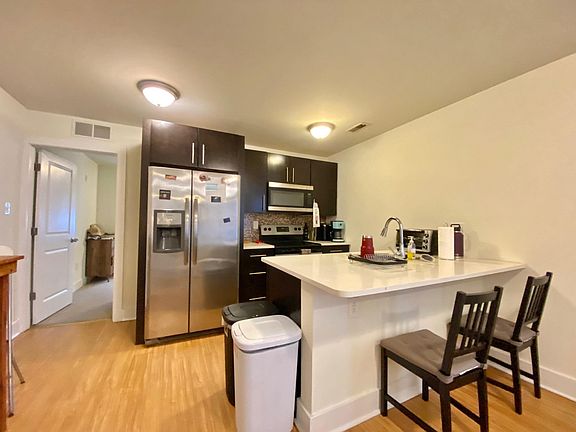 3rd image of 1622 W Jefferson St #3