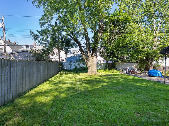 2nd image of 3202 W 82nd St #2