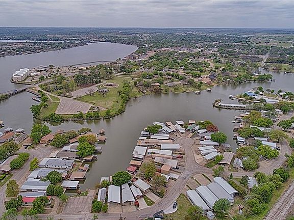 2nd image of 411 Brazos Harbor Dr
