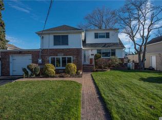 2801 Colonial Ave, Merrick, NY 11566