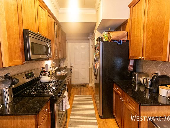 4th image of 625 W Arlington Pl #G