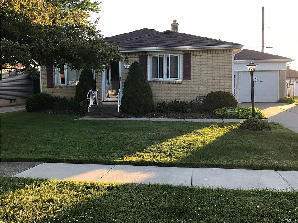 1st image of 15 Betty Lou Ln