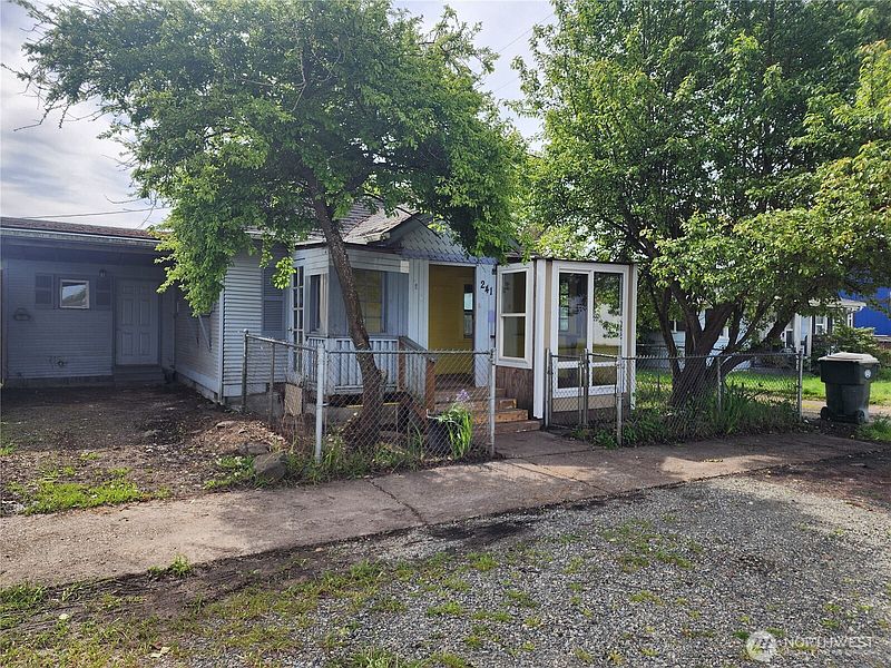 2nd image of 241 SW 10th Street