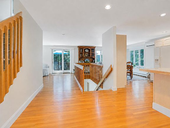3rd image of 23 Thaxter Ln