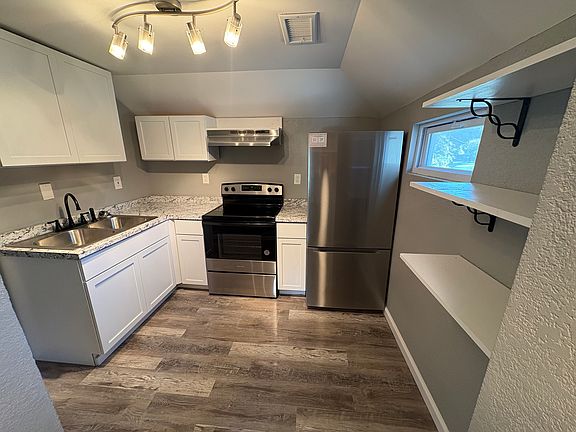 4th image of 2111 Maple Ave APT B