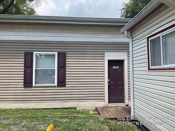 3rd image of 1206 Forest Ave