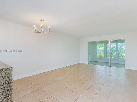 5th image of 729 Lori Dr APT 401