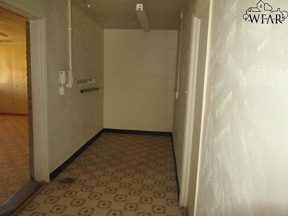 5th image of 1014 W Highway St