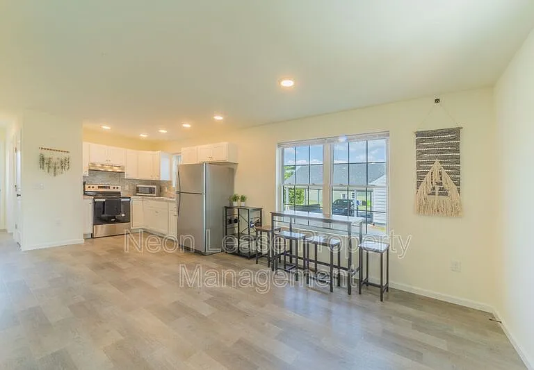 674 N Bedford St — Photo 6