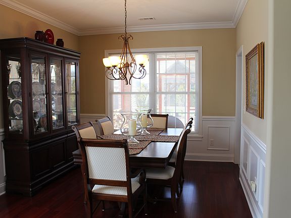 2nd image of 292 Leeward Way