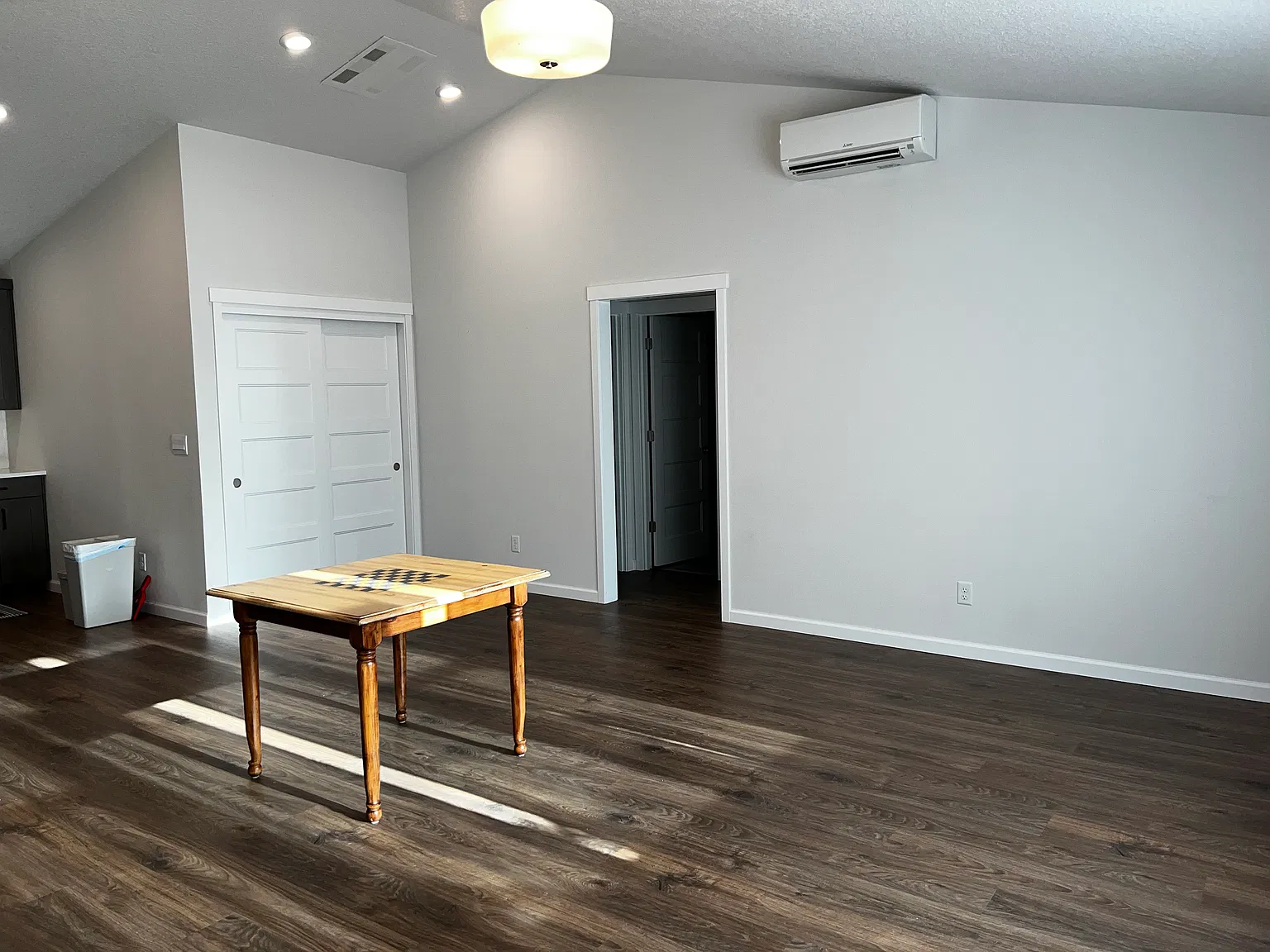 2 bed, 980 sqft, $2,200 — Photo 4