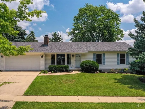 111 Acorn Dr, North Aurora, IL 60542