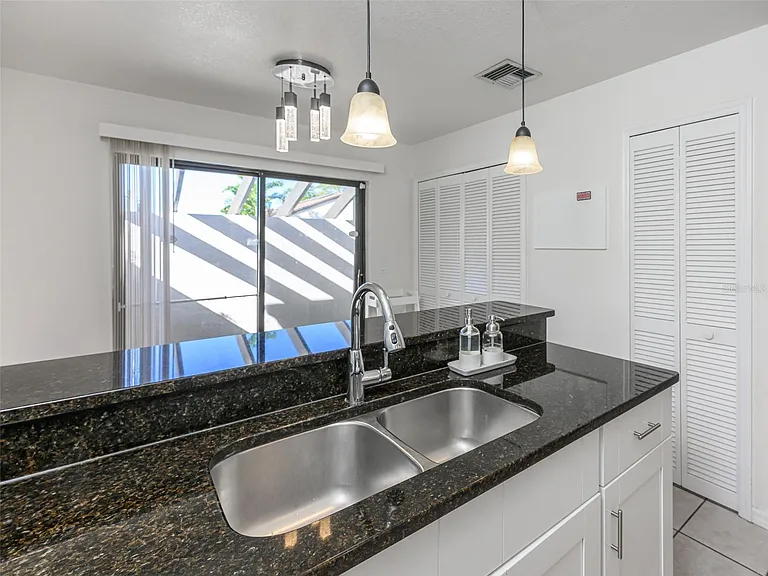 2383 Sun Valley Cir — Photo 7